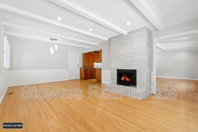 Building Photo - 1099 Larch Ave