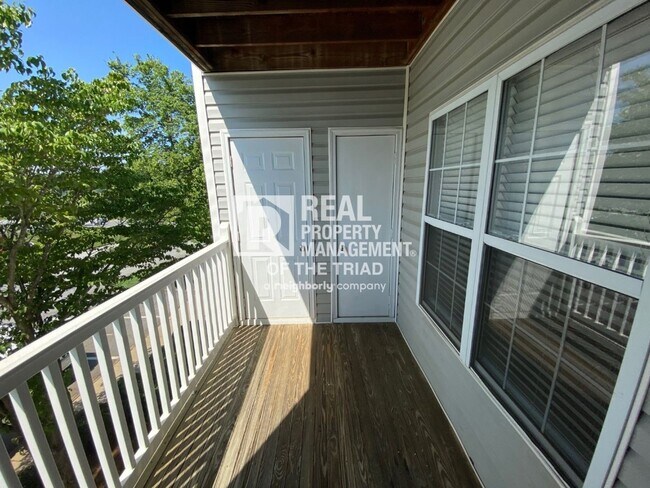 Building Photo - Two Bed / Two Bath Condo near Urban Loop
