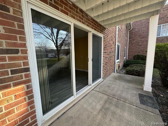 Building Photo - 16880 Edloytom Way