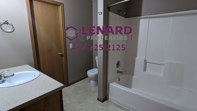 Building Photo - 3 Bedroom Home Ready for Move In