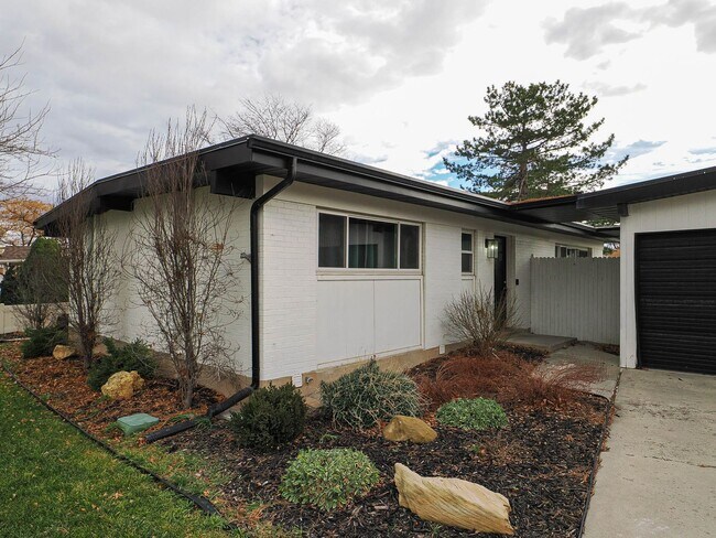 Building Photo - 5 Bedroom, 2.5 Bathrooms Home