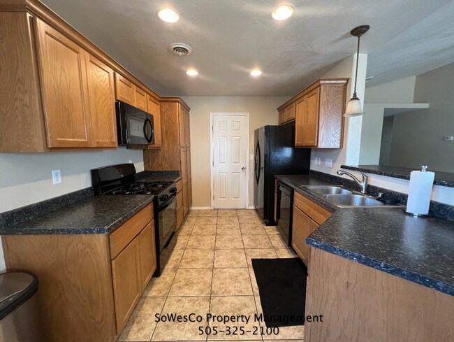 Building Photo - 1121 Little Rabbit Dr