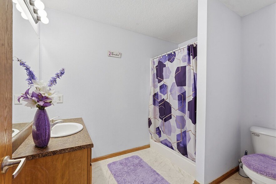 Building Photo - 4803 NE Trilein Dr