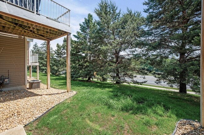 Building Photo - Spacious 3-Bedroom Townhome in Prime Savage/Prior Lake Location
