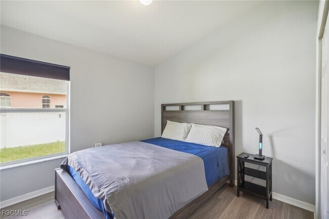 Building Photo - 940 Belmont St E