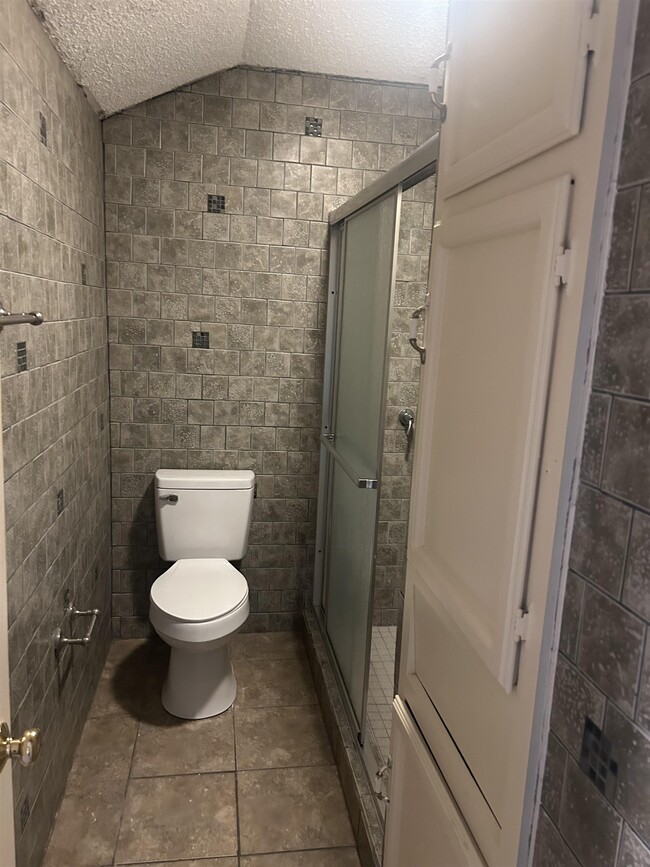 Building Photo - 108 Martingale