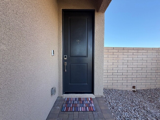 Building Photo - GORGEOUS 4 BED 3 BATH 2 CAR GARAGE SINGLE FAMILY HOME W/ LOFT, VAULTED ENTRYWAY, BACKYARD, AND BE...