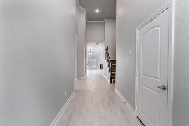 Building Photo - 204 Upland Dr