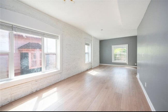 Primary Photo - 3119 Central St