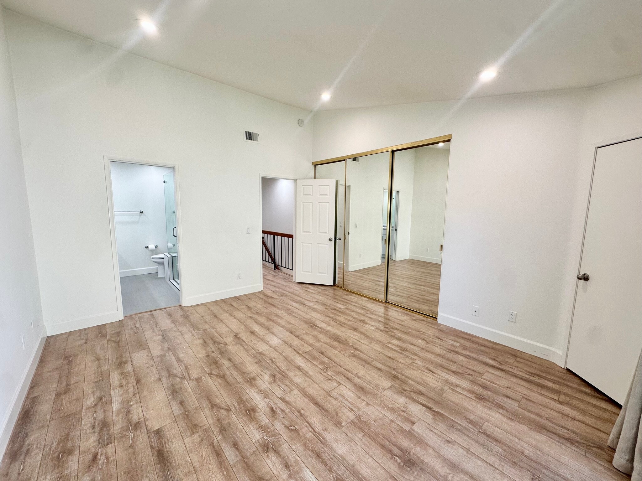 Building Photo - 5538 Las Virgenes Rd