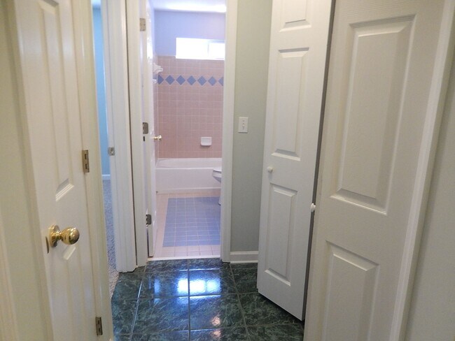 Building Photo - LOVELY 4/2.5 in Buck Lake Area on 1 Acre w/ 2 Car Garage, Washer/Dryer, Lawn Maint, & 2228 sq ft!...
