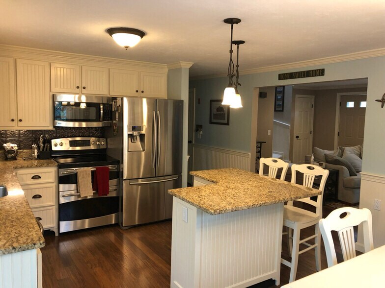 Building Photo - 140 Concord St