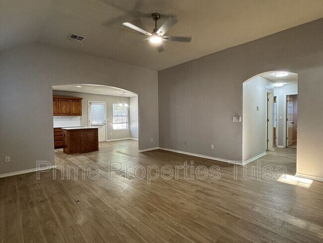 Building Photo - 10333 E 112th St S