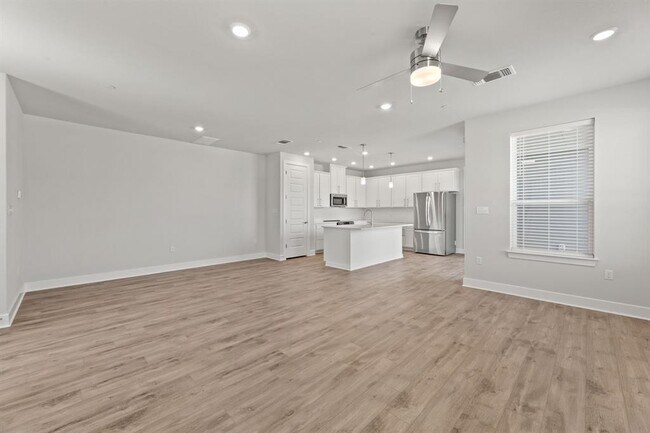 Building Photo - 213 Flowers Ave