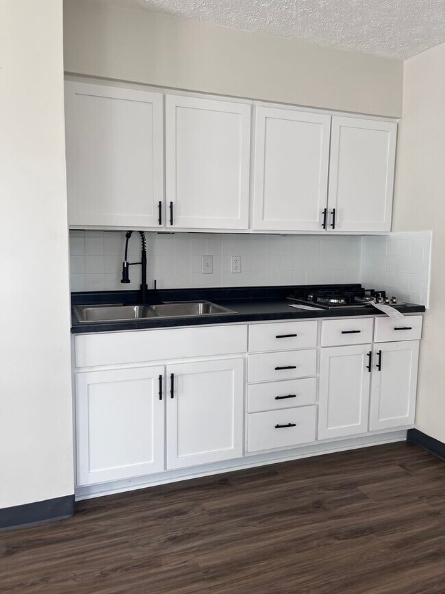 Building Photo - 1615 1617-1617 Canadian Ave