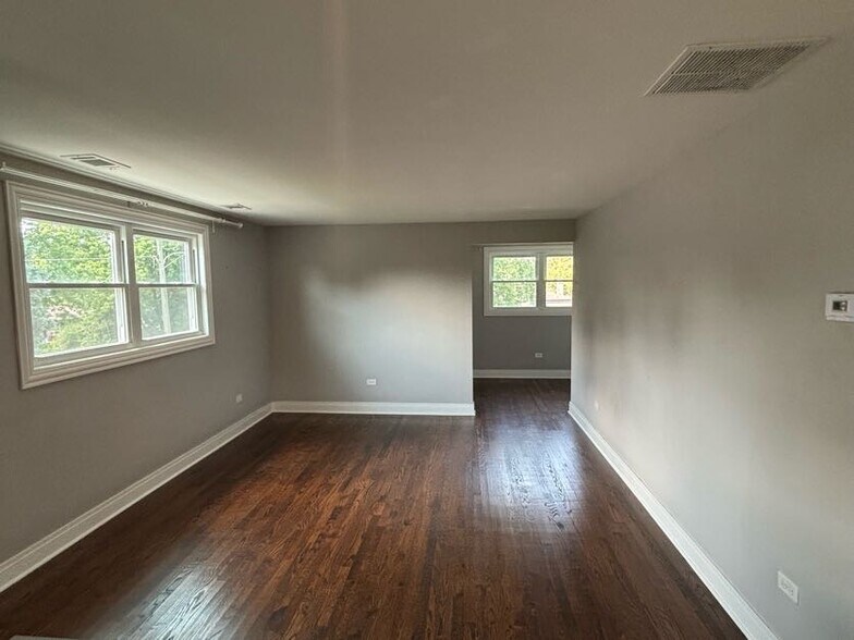 Building Photo - 7743 Cronin Ave