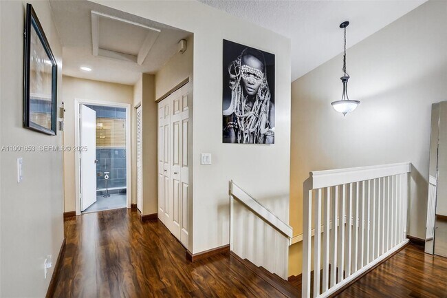 Building Photo - 1002 NW 105th Ave