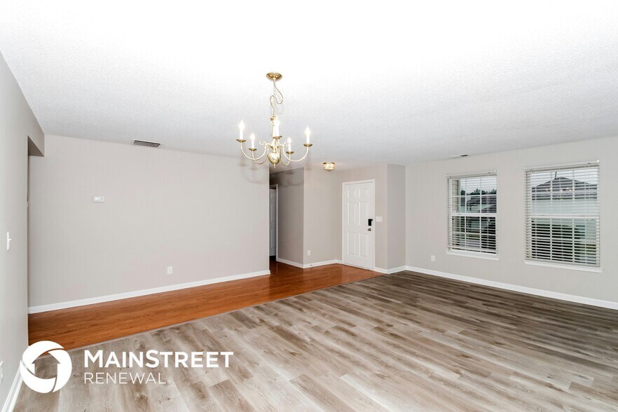 Building Photo - 400 Pinevale Ct