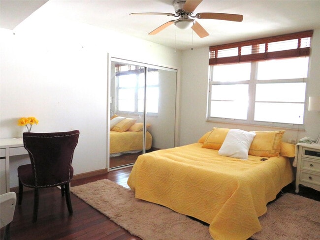 Building Photo - 2601 S Palm Aire Dr