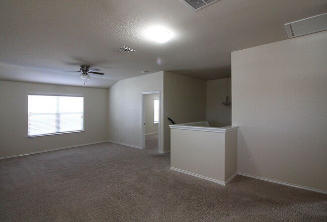 Building Photo - Gorgeous 5/2.5 Home Available for Immediat...