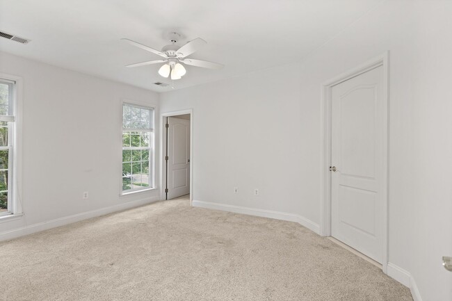 Building Photo - 1002 Elmcroft Blvd