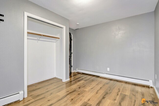Building Photo - Modern 4-Bedroom Townhome in Desirable Sou...