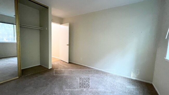 Building Photo - Centrally located 2-bedroom 1 bath condo i...