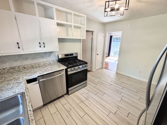 Building Photo - Spacious 3 BR/2 BA in Powder Springs!