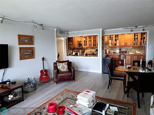 Building Photo - 1350 River Reach Dr