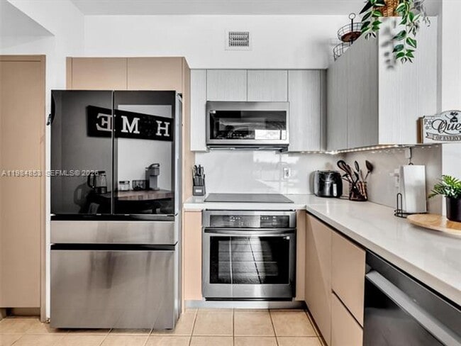 Building Photo - 17150 N Bay Rd