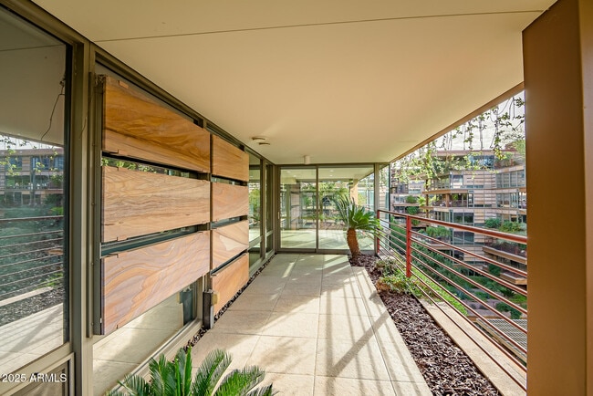 Building Photo - 7141 E Rancho Vista Dr