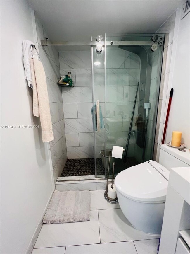 Building Photo - 400 Kings Point Dr