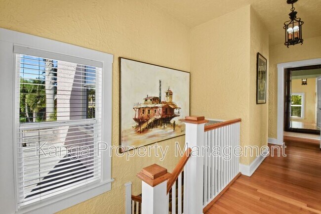 Building Photo - 194 Almeria Rd