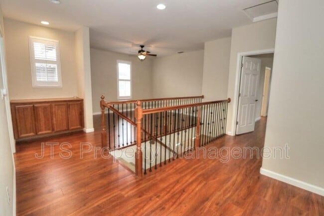 Building Photo - 217 Barnhill Dr