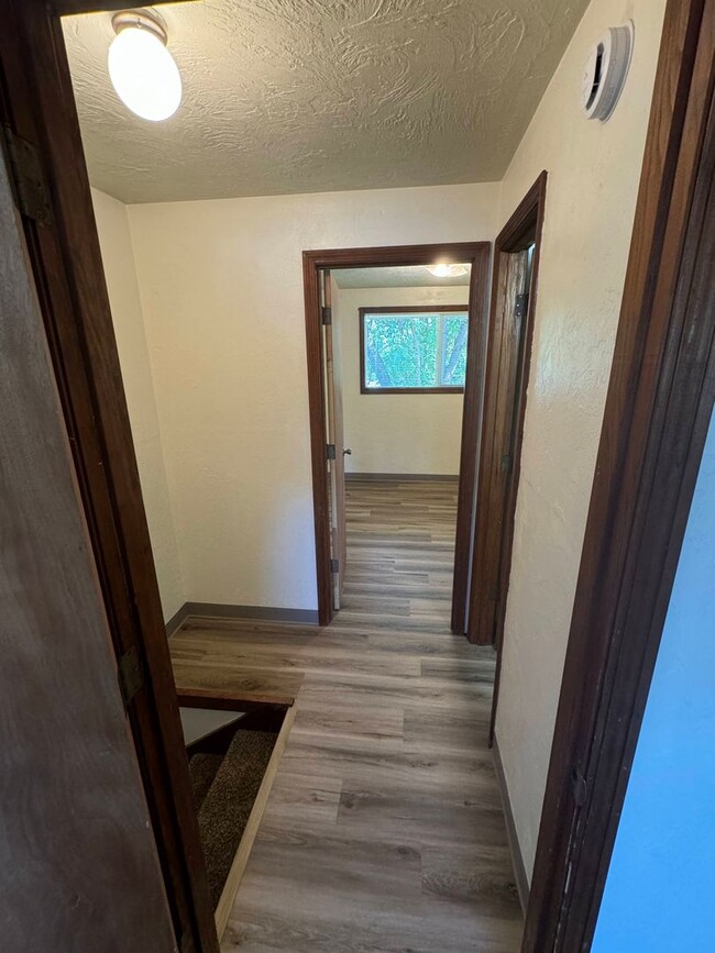 Building Photo - 2 Bedroom Duplex in Southwest Eugene