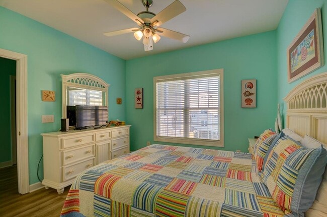 Building Photo - 5BR, 4BA Townhome - Pet Friendly with Beach Views *SEASONAL RENTAL*