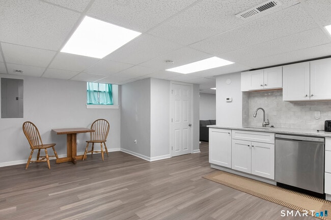 Building Photo - 104 East Ave