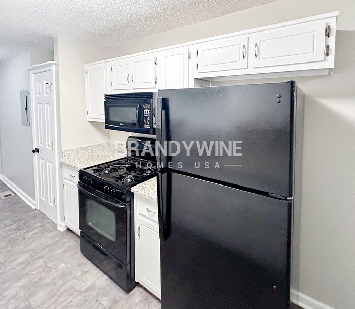 Building Photo - 201 Brooke Dr