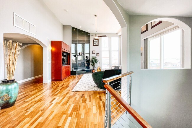 Building Photo - 287 E Fountain Blvd