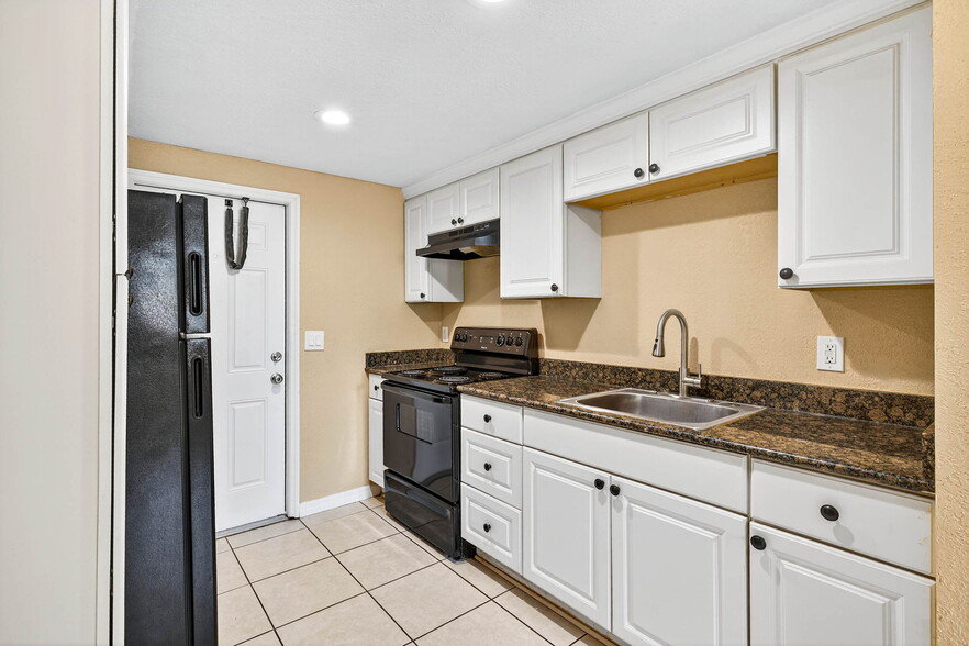 Building Photo - 2146 Ranchita Trail