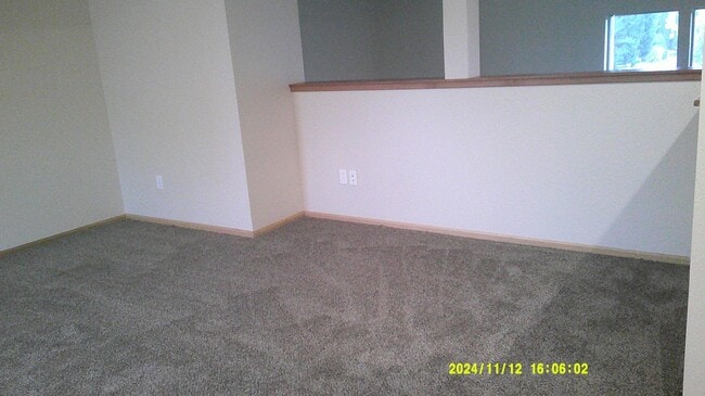Building Photo - MOVE IN SPECIAL!! Spacious 3 bed 2.5 bath townhouse