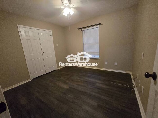 Building Photo - MOVE IN READY - IRVING - 3BEDS 2BATHS