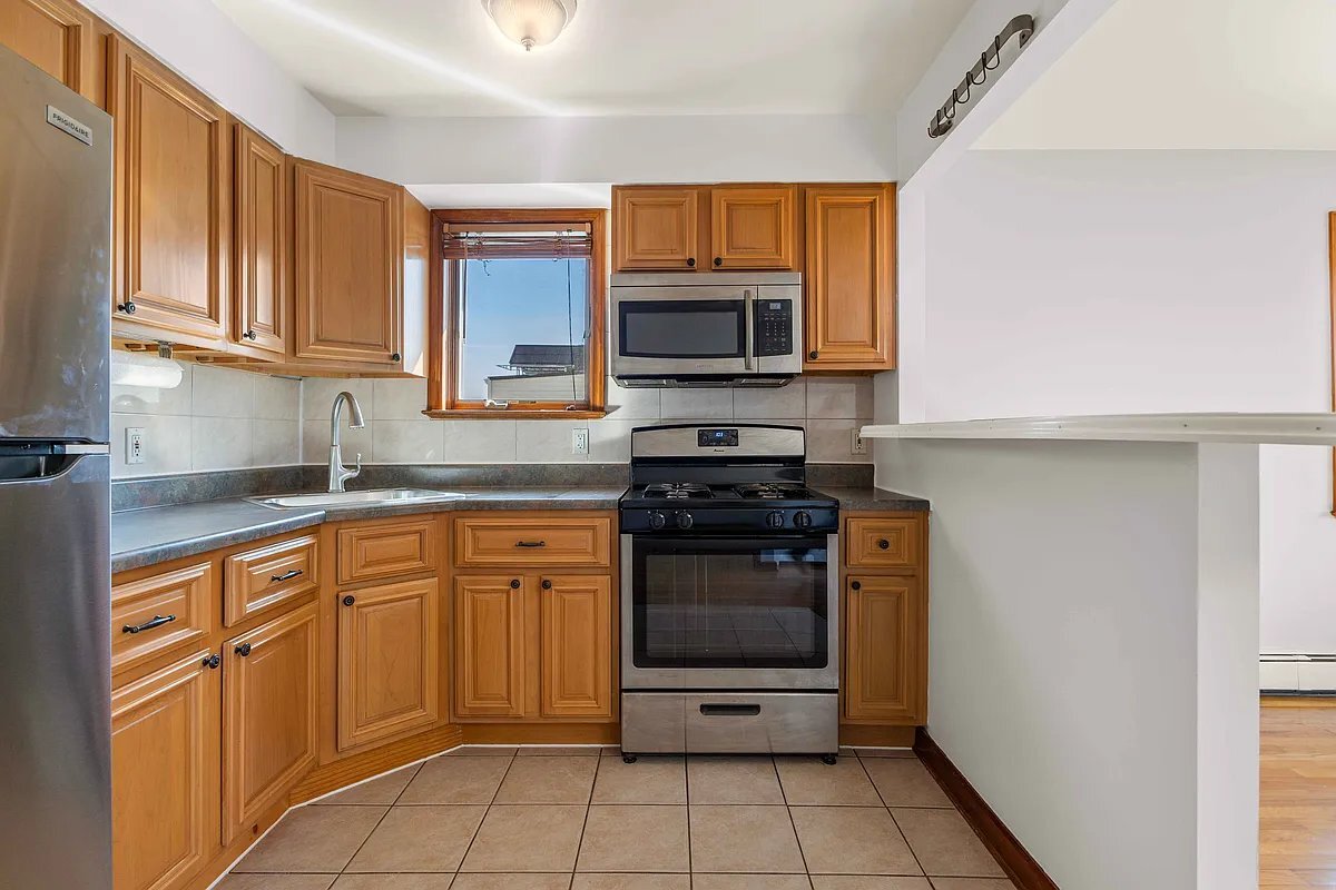 Building Photo - 60-63 60 Lane