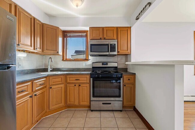 Building Photo - 60-63-63 60th Ln