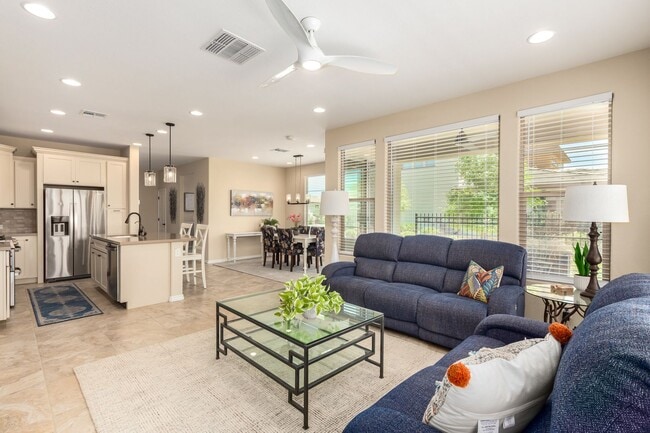 Building Photo - Gorgeous 2 bedroom / 2 bath townhome locat...