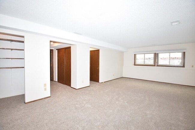 Building Photo - Available November 1st - updated 3 bed, 2....