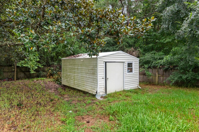 Building Photo - 14 Flora Cove