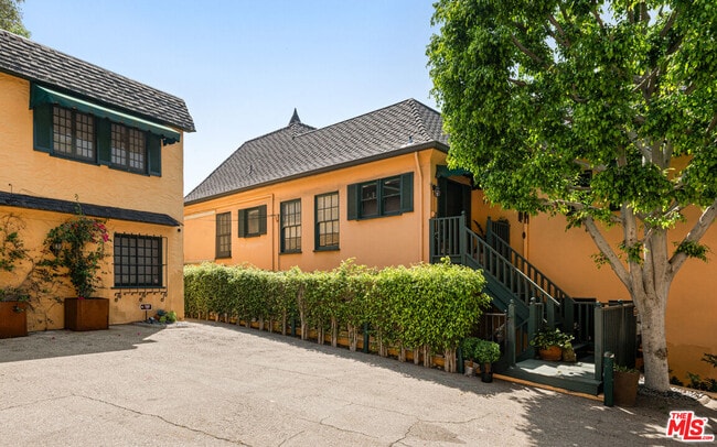 Building Photo - 1954 Hillcrest Rd