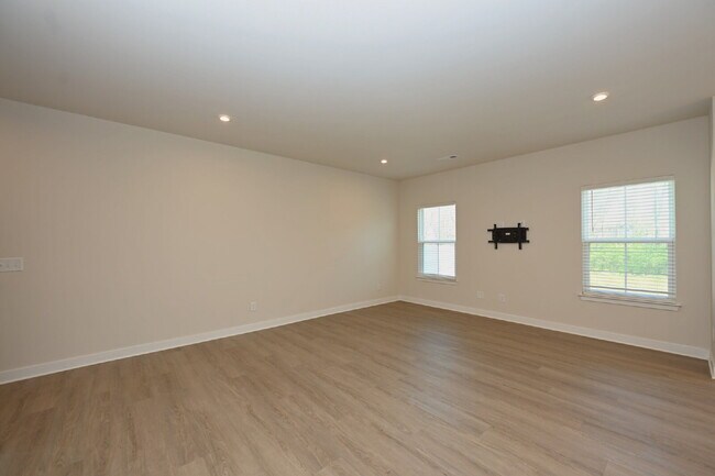 Building Photo - Updated Gallatin Townhome | 3BR + Garage, W/D Included