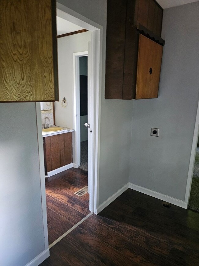 Building Photo - 2 bed 1.5 Bath Mobile Home in Quiet Commun...